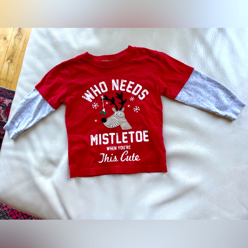 💥4/$20💥2T Reindeer Who Needs Mistletoe When You're This Cute Christmas T-Shirt - Picture 4 of 7